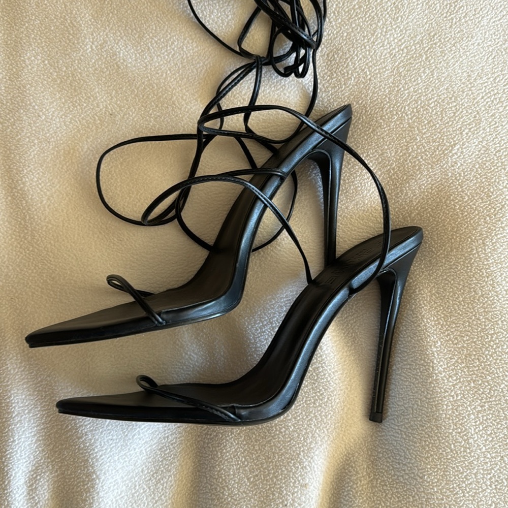 Femme LA Luce Minimale Lace Up Heel US 9 / 40